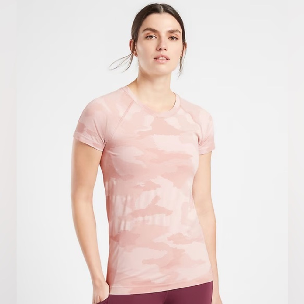 ATHLETA MOMENTUM SEAMLESS CAMO TEE SHIRT SIZE xl